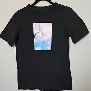 Nike The Nike Tee Black Short Sleeve with Colorful Basketball Graphic Boys XL